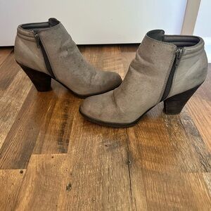 Women’s MIA Gray Ankle Boots- Size 9